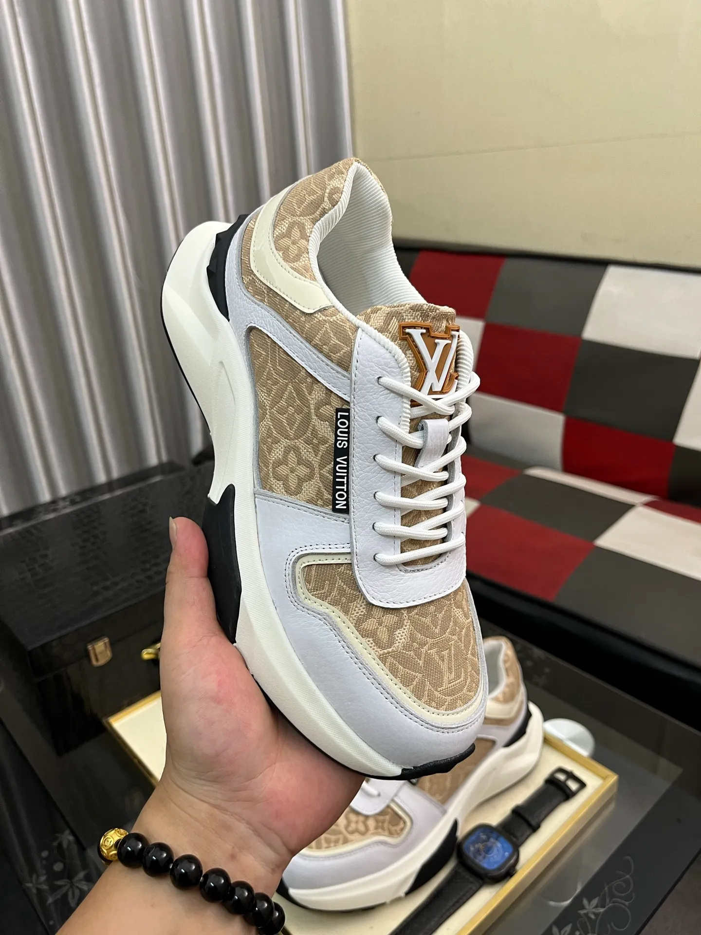 Men's shoes 💰458⌚️⌚️【LOUlS VUlTTON】Louis Vuitton ~ unique and casual style. LV counter purchasing 🏃casual shoes😍😍 are on sale at the men's counter at the same time. Italian imported brands select top-layer Italian cowhide. 🐑Sheepskin lining (refuses to discolor and grind feet) Sole: Original sole specially provided by the original factory 🎬Better in kind Code number: 38-444⃣️Color selection